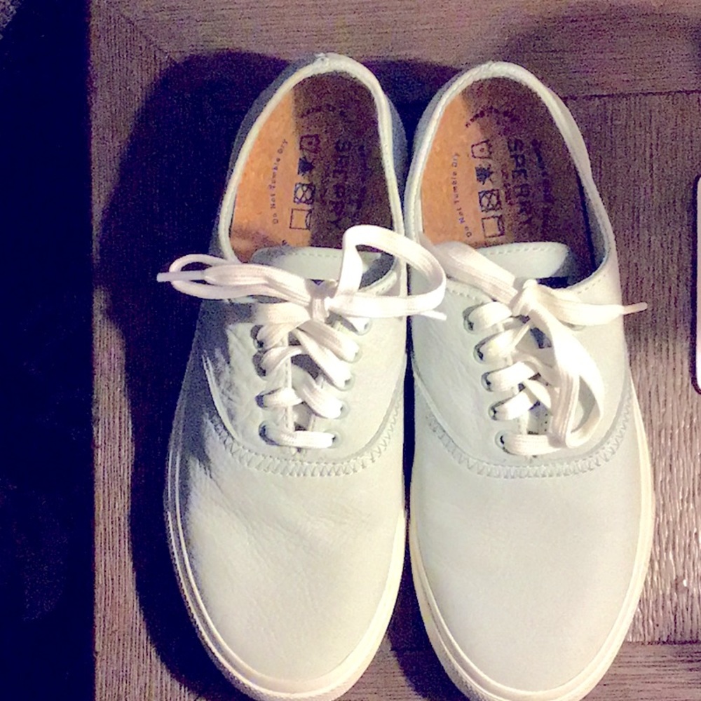 Sperrys Women’s leather sea foam green  sneakers